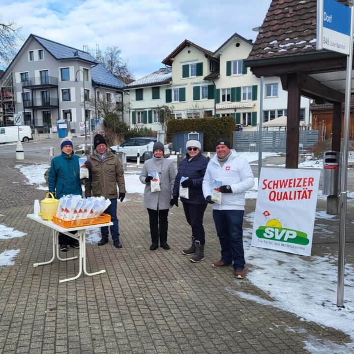 Standaktion in Bertschikon, v.L.n.R Fred Käser, Markus Weidmann, Debora Heusser, Elisabeth Pflugshaupt, Daniel Wäfler_